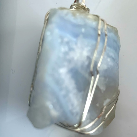 Large size blue semi-precious stone pendant shiny silver tone metal cage & chain - Picture 7 of 8